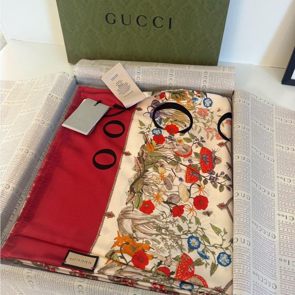 Gucci Red and Cream Floral Women's Scarf
